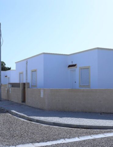 تجربة وزير التجهيز والإسكان يسلم 129 مسكنا اجتماعيا بالنفيضة