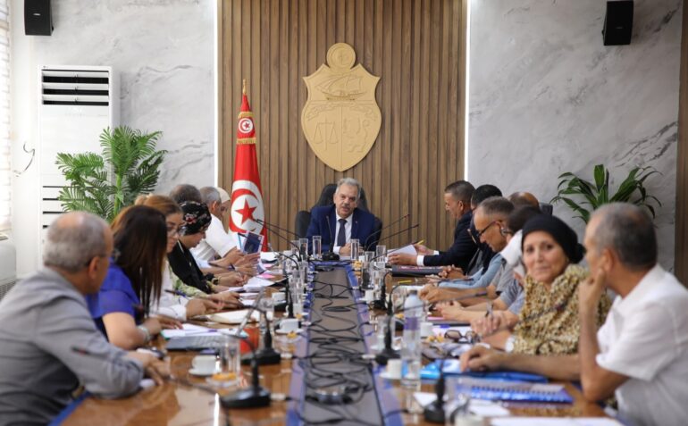 مصطفى وزارة الشباب والرياضة: النظر في مشروع تهيئة المركب الرياضي مصطفى بن جنات بالمنستير