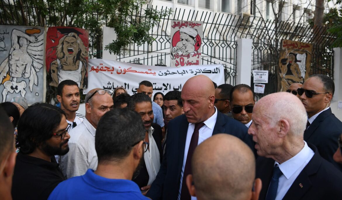 FB IMG 1755846845992 قيس سعيّد للدكاترة المعطلين: "اليوم نحن في حاجة لكم لأخذ مسؤوليات داخل الدولة"