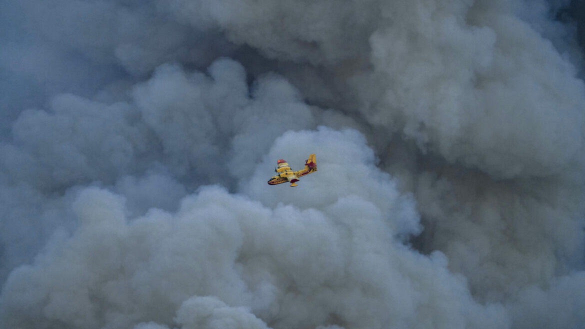 incendie احتواء أكبر حريق منذ نصف قرن في فرنسا وموجة حر تهدد بتجدده