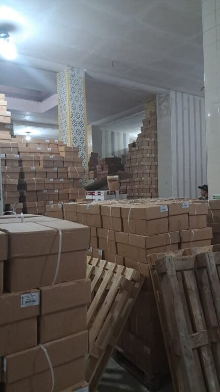 FB IMG 1757707606655 الكشف عن مخزن عشوائي للمواد المدرسيّة والمكتبيّة قيمتها 4 مليون دينار(صور)