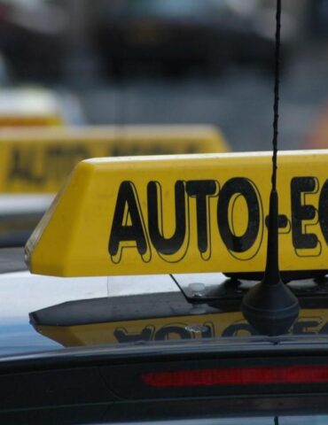 auto ecole محمد الفاضل البكوش: سعر حصة تعليم السياقة يجب أن يكون 50 دينارا