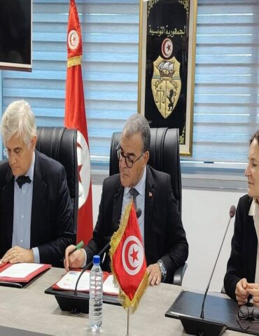 ecofr التوقيع على عدد من الاتفاقيات المالية بين تونس والوكالة الفرنسية للتنمية