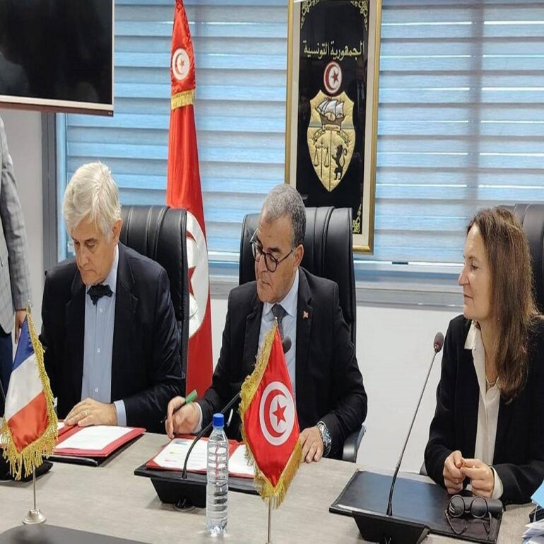 ecofr التوقيع على عدد من الاتفاقيات المالية بين تونس والوكالة الفرنسية للتنمية