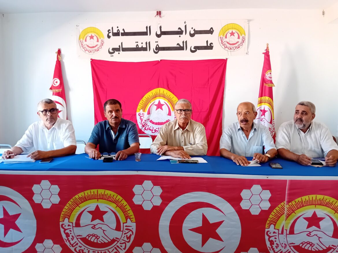 gafsa 2 أسلاك التربية بولاية قفصة تقرر الدخول في وقفات واضرابات جهوية