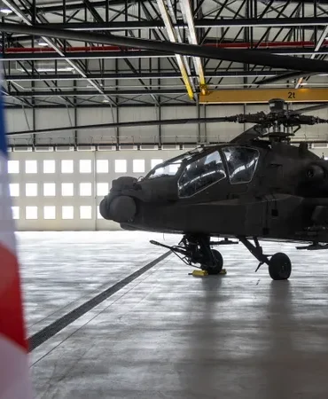 أمريكا أميركا تعتزم تزويد إسرائيل بـ 30 أباتشي و3250 مركبة هجومية