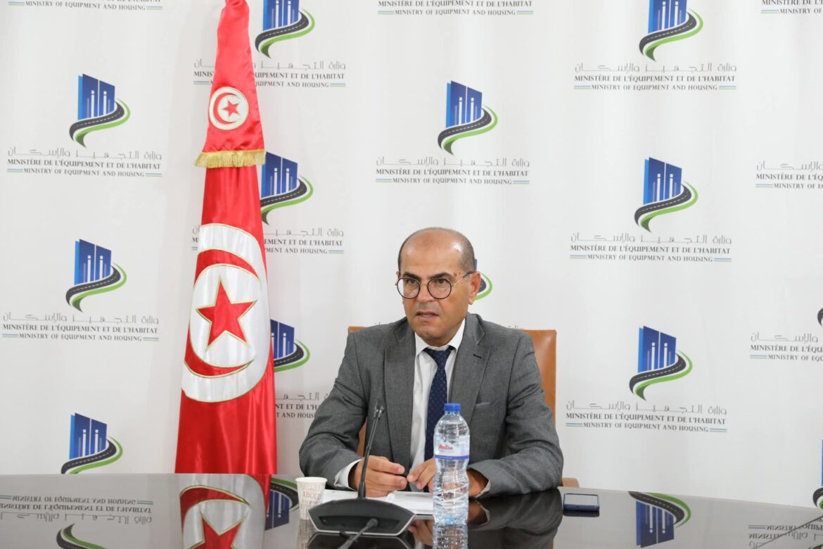 تجهيز توفير مساكن اجتماعية .. وزير التجهيز يدعو للتسريع في الإعلان عن طلب العروض وانطلاق الأشغال