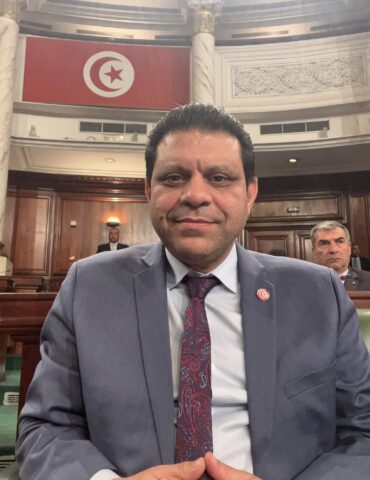 رياض جعيدان جعيدان يحذر من تداعيات الحرب على الاقتصاد ويدعو إلى الاستعداد لكل السيناريوهات