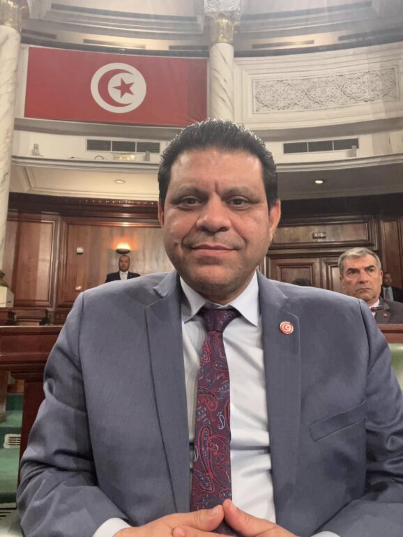 رياض جعيدان جعيدان يحذر من تداعيات الحرب على الاقتصاد ويدعو إلى الاستعداد لكل السيناريوهات