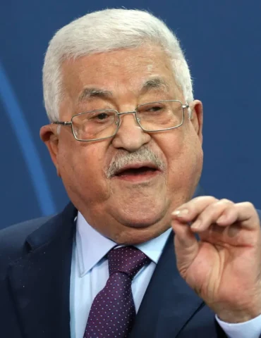 محمود عباس 1 عباس: "نريد دولة فلسطينية غير مسلحة وحـ.ماس لن يكون لها دور في غـ.زة"