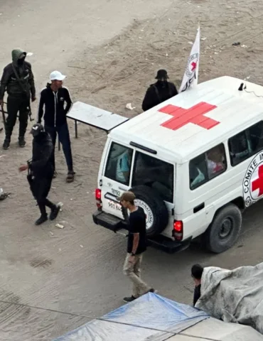 1232499.jpeg إس.رائيل تبدأ تسلّم الرهائن... وترمب يعلن «انتهاء» الحرب