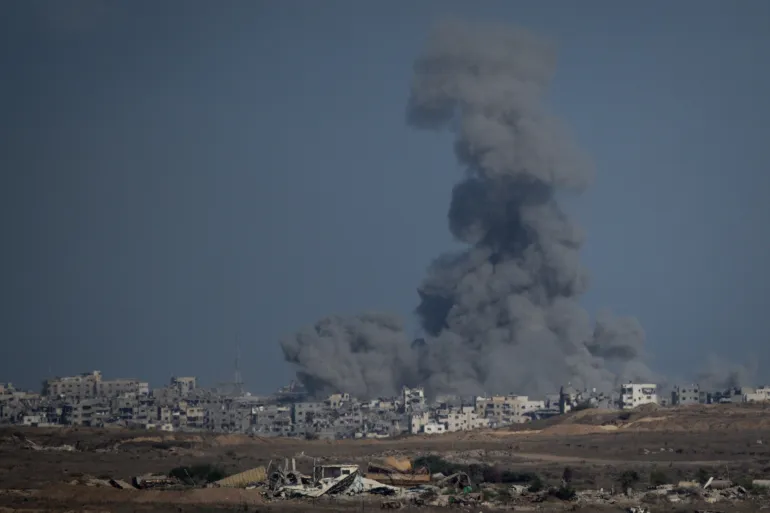 gaza 4 نتنياهو يأمر بتنفيذ ضربات قوية والاحتلال يقصف رفح وينسف مبان بغزة