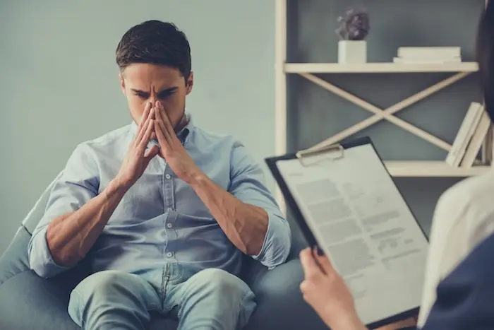 jeunes مختصون في علم النفس يكشفون أسباب المعاناة النفسية للشباب