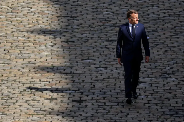 macron بعد استقالة رئيس الوزراء الفرنسي .. ما الخيارات المطروحة أمام ماكرون؟