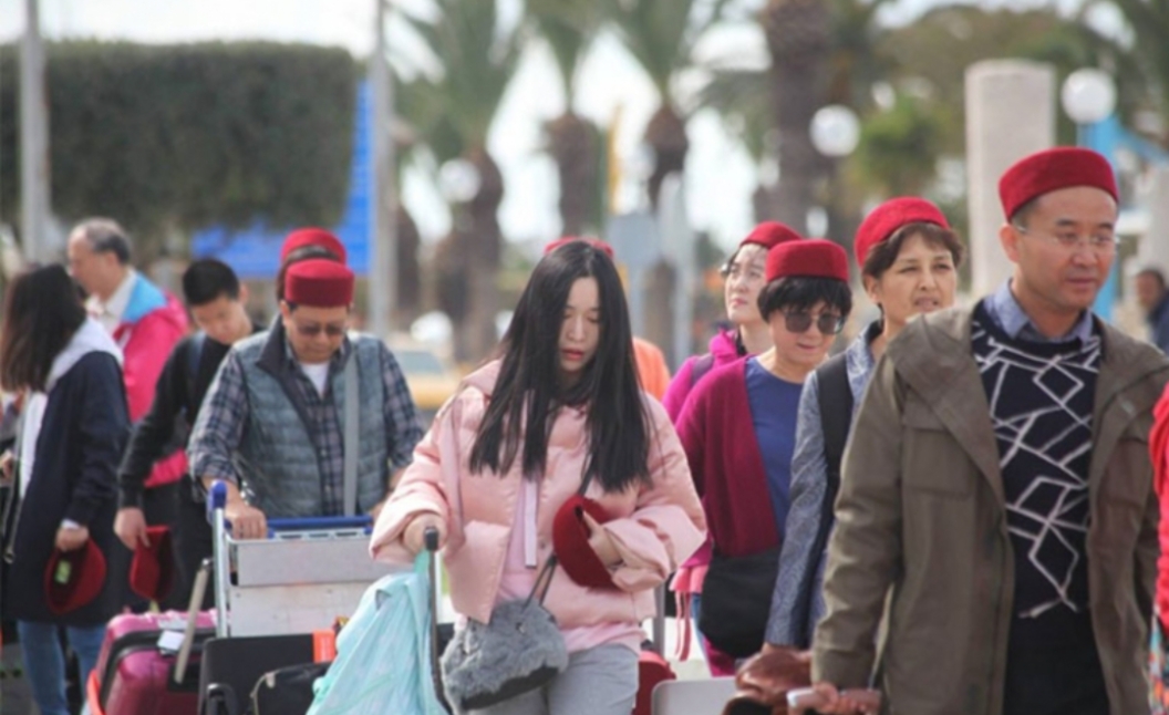 السائح الصيني أحمد بالطيب يدعو إلى فتح خط جوي مباشر بين تونس والصين لتعزيز السياحة