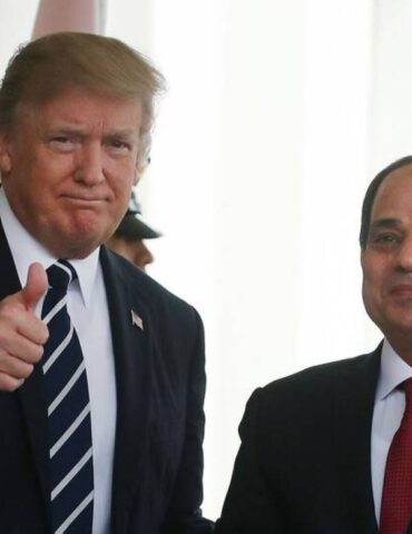 السيسي ترامب السيسي يمنح ترامب "قلادة النيل"