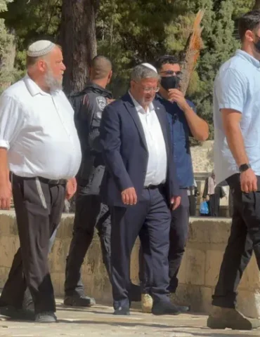 بن غفير بن غفير يقتحم الأقصى والاحتـ.لال يحول منازل بالضفة لثكنات عسكرية