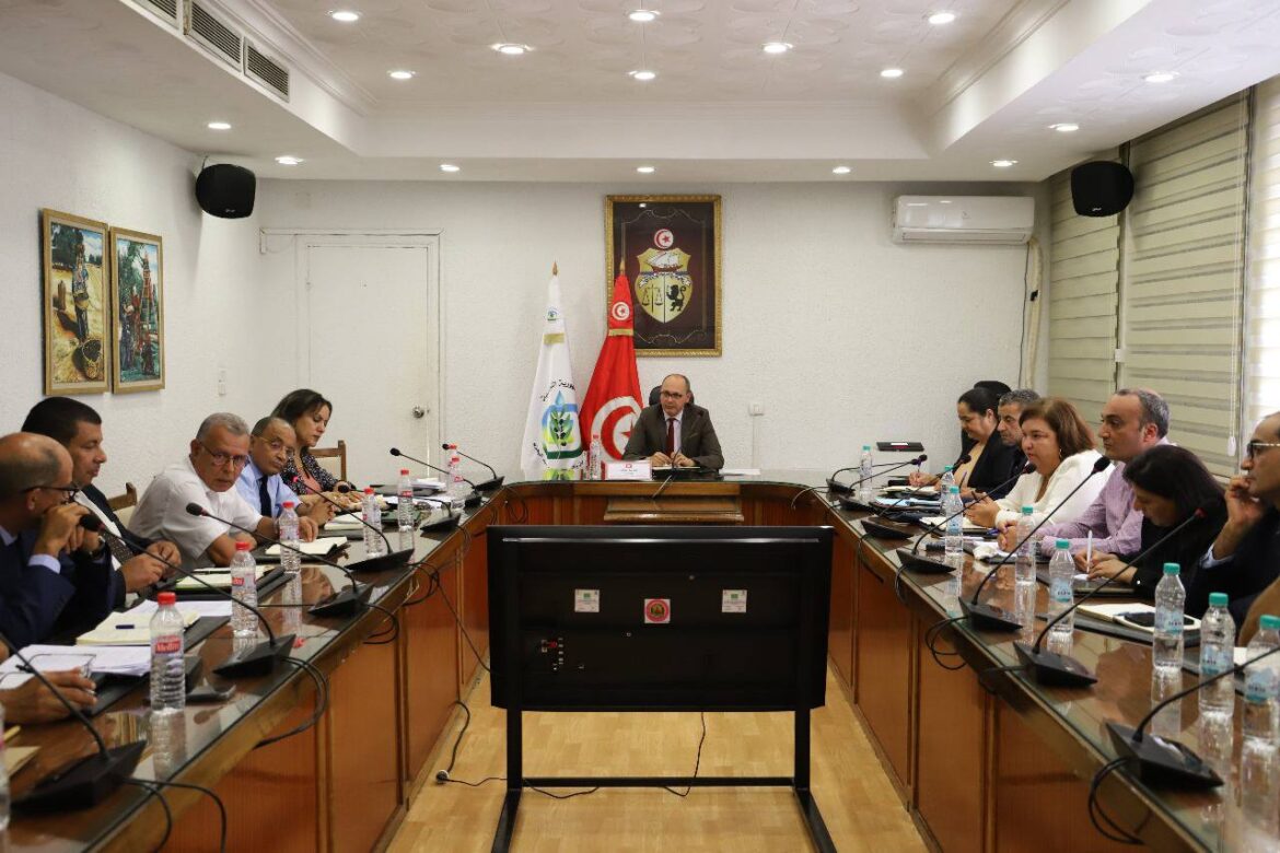 جلسة جلسة عمل لتقييم الوضع الحالي لآفة الحشرة القرمزية