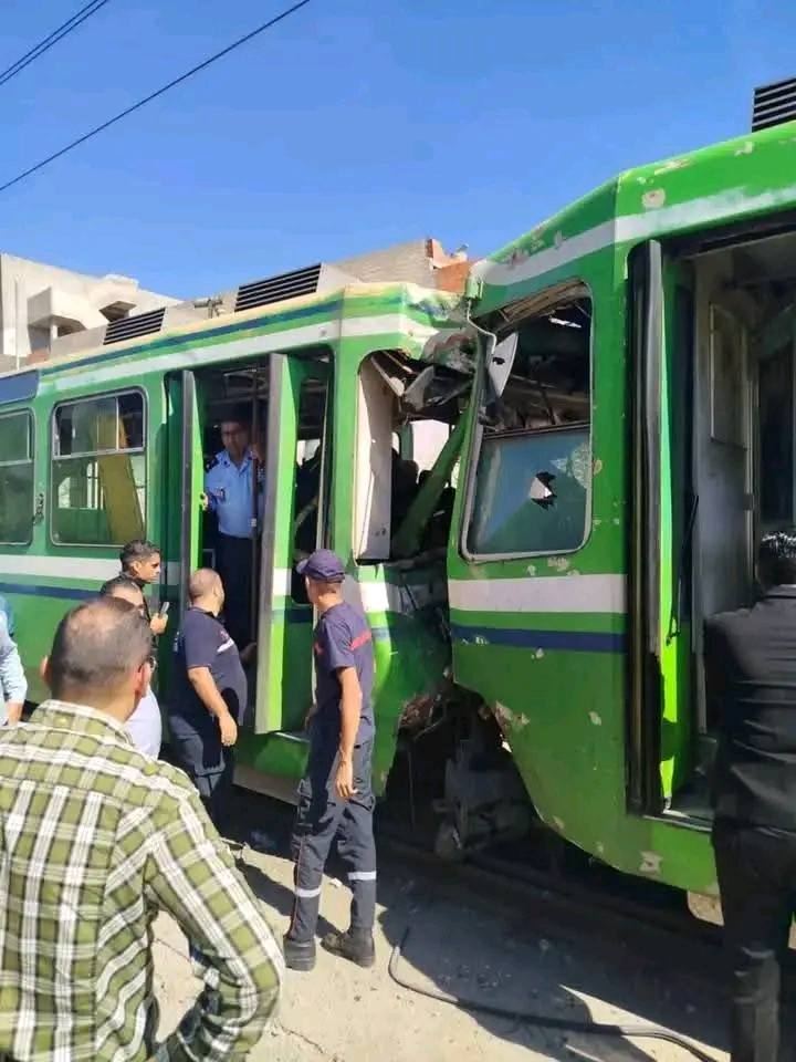 حادث مترو أغلبها "حالات هلع وخوف".. إصابات إثر اصطدام عربتي مترو