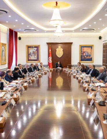 حكومة 1 نحو تركيز منظومة مراقبة الحضور باعتماد آلية البصمة والانطلاق قي العمل بها