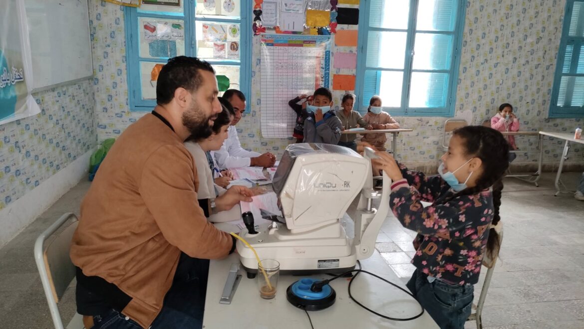 قصرين انتفاع 117 تلميذا من خدمات القافلة الصحية لصحة البصر وصحة الفم والأسنان‎