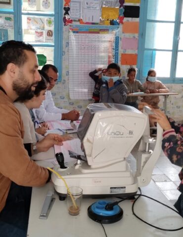 قصرين انتفاع 117 تلميذا من خدمات القافلة الصحية لصحة البصر وصحة الفم والأسنان‎