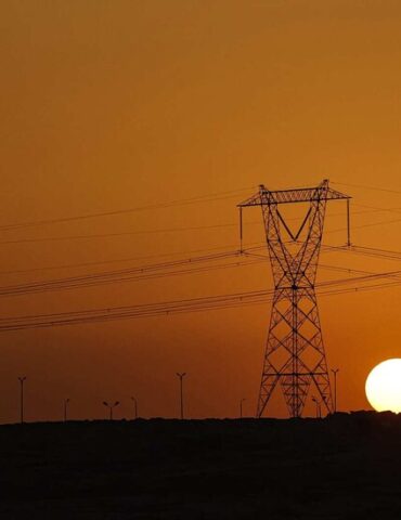 كهرباء مصر والإمارات توقعان اتفاقية لإمداد أوروبا بالكهرباء