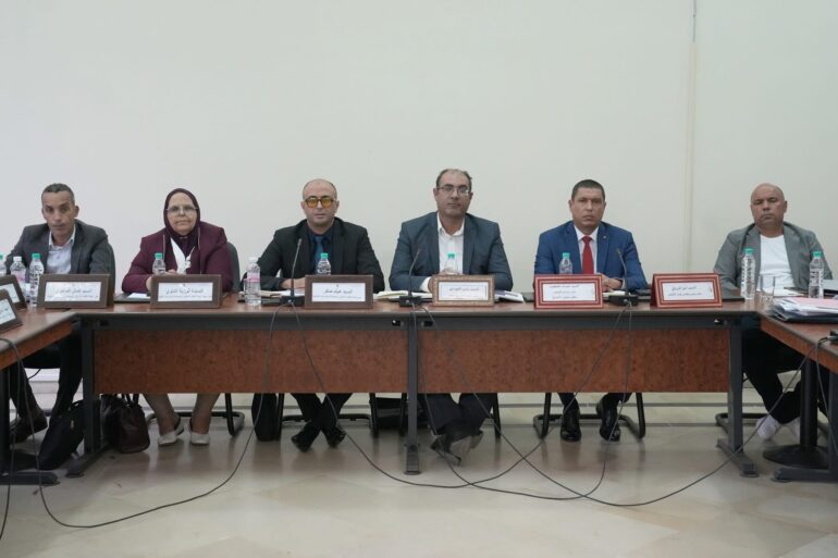 لجنة 2 في جلسة مشتركة: الغرفتان التشريعيتان تنظران في مشروع ميزانية المهمة الخاصة بمحكمة المحاسبات لسنة 2026
