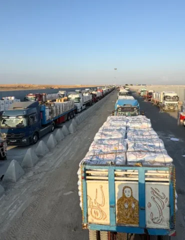 مساعدات غزة الأمم المتحدة تبدأ الأحد توزيع المساعدات بغزة و6000 شاحنة للأونروا تنتظر