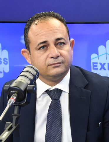 نزار الصديق نزار الصديق: "لا نريد إصلاح الوضع الاجتماعي بالاعتماد على القروض"