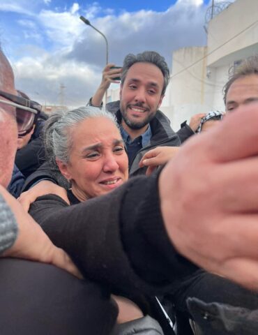 591750593 820855097615115 9001198583238093137 n Sonia Dahmani quitte la prison de la Mannouba (vidéo)