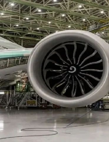 avion وزيرة الصناعة تعلن عن توقيع ميثاق الشراكة بين القطاعين العام والخاص العام المقبل لتطوير قطاع مكونات الطائرات
