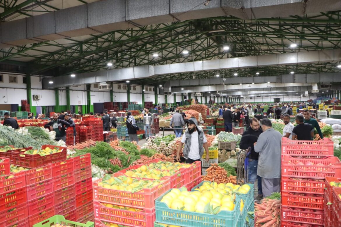 souk2 اعتماد إجراءات إستثنائية لتنظيم عمليات توزيع منتوجات التمور والتفاح والقوارص والرمان والزيتون