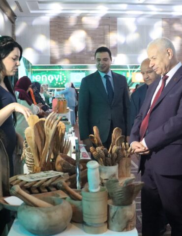 تجارة وزير التجارة "هناك رؤية وطنية لجعل الابتكار وريادة الأعمال ركيزة لتحديث الاقتصاد الوطني"
