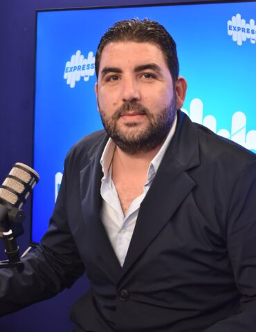 جاسر الأحمر جاسر الأحمر يحذّر من أزمة 'حقيقية' في القهوة