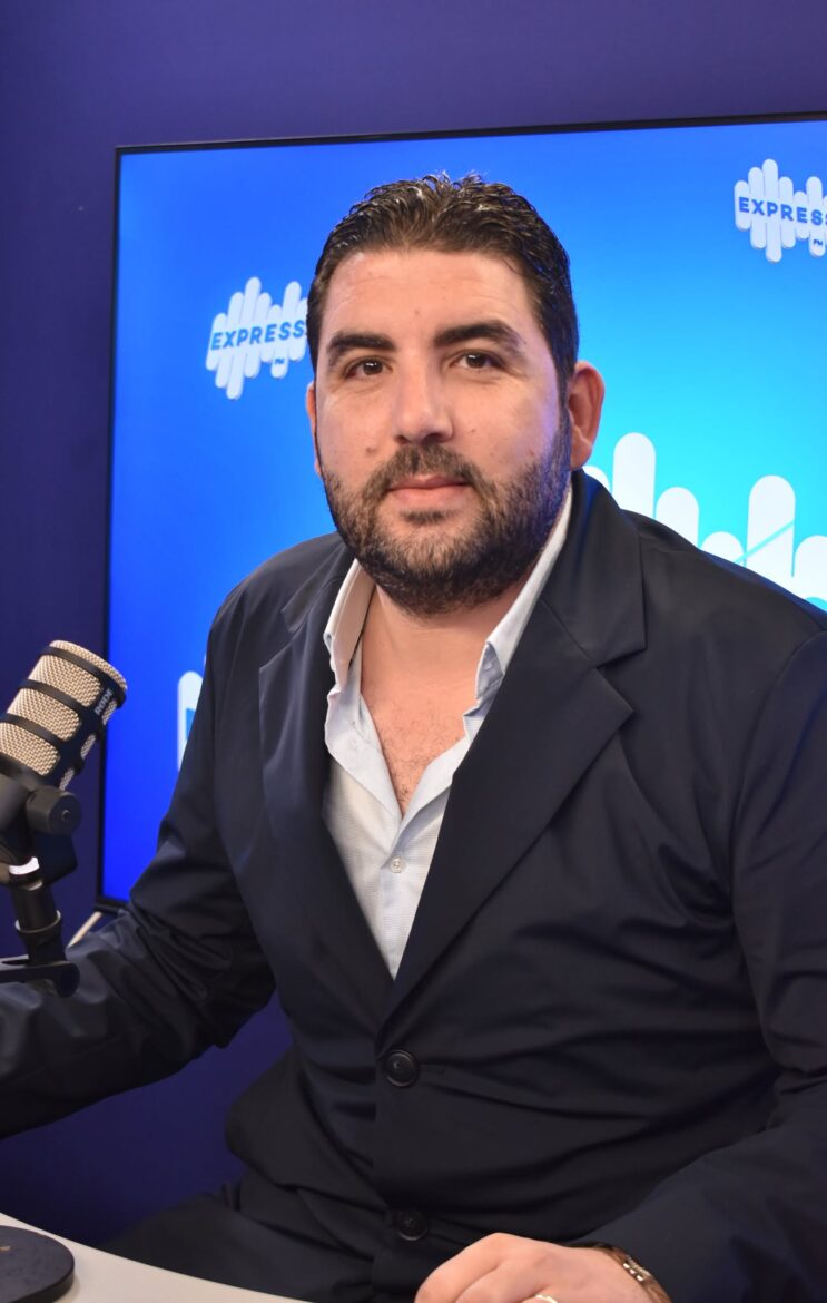 جاسر الأحمر جاسر الأحمر يحذّر من أزمة 'حقيقية' في القهوة