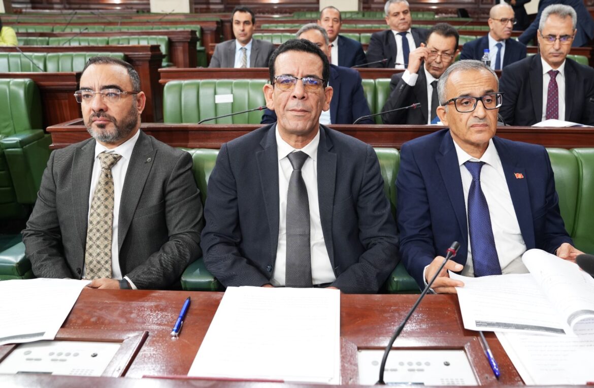 حلومي ممثل رئاسة الجمهورية: "الرئاسة لم تغلق أبوابها أمام النواب.. ومصالحها تتولى يوميا معالجة الشكايات الواردة عليها"