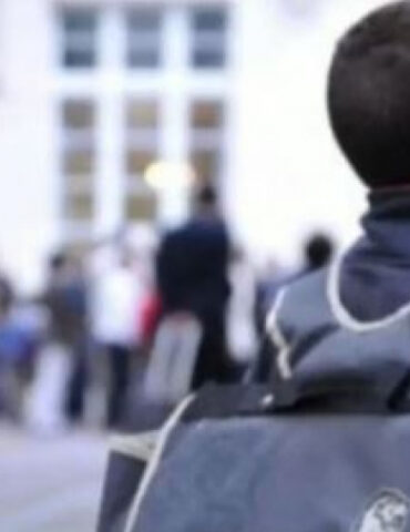 دراسة 300 تلميذًا يغادرون مقاعد الدراسة يوميًا