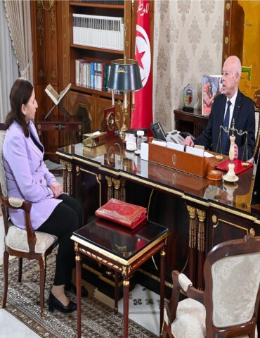 سعييد رئيس الجمهورية: "ضرورة مواصلة الحرب ضدّ الفساد والمُفسدين أينما وُجدوا سواء داخل الإدارة أو خارجها"