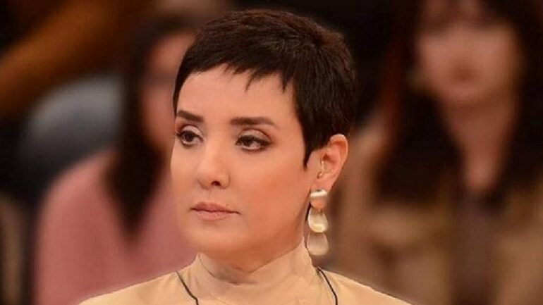 سنية الدهماني سنية الدهماني تغادر سجن النساء بمنوبة وتقول إنها "مازالت مهددة بالسجن"