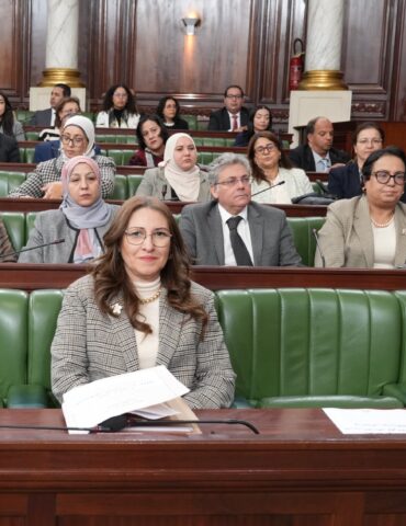مالية وزيرة المالية: "11 مليار دينار الفارق بين موارد الدولة ونفقاتها سيوفرها البنك المركزي"