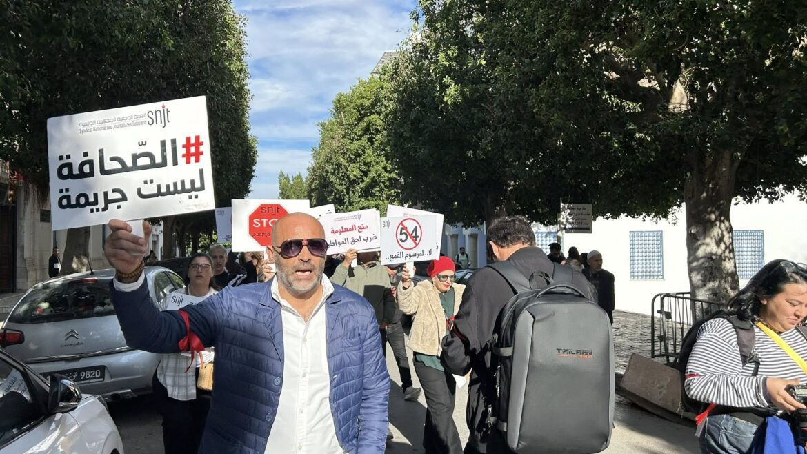 نقيب الصحفيين نقيب الصحفيين: حرماننا من البطاقة المهنية سابقة تاريخية