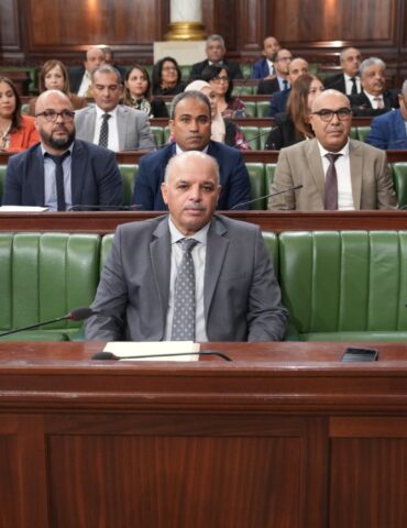 وزير 2 وزير النقل: برمجة اقتناءات جديدة لحافلات وعربات مترو وطائرات..