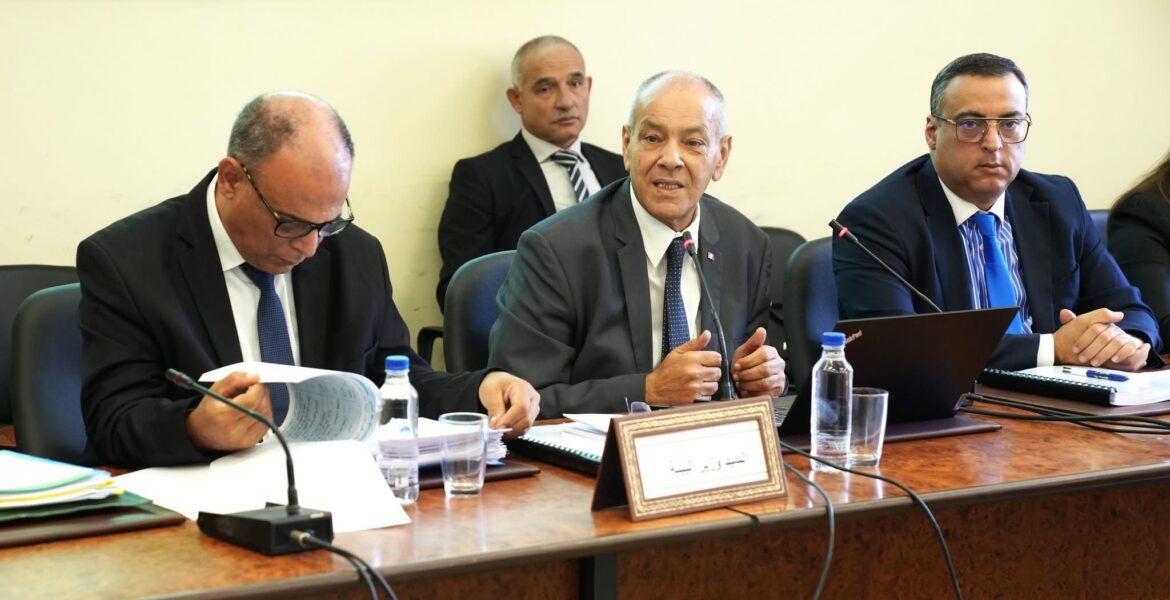 وزير البيئة وزير البيئة يعلن اطلاق الحزام الساحلي للحماية من خطر الانجراف