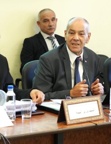 وزير البيئة وزير البيئة يعلن اطلاق الحزام الساحلي للحماية من خطر الانجراف
