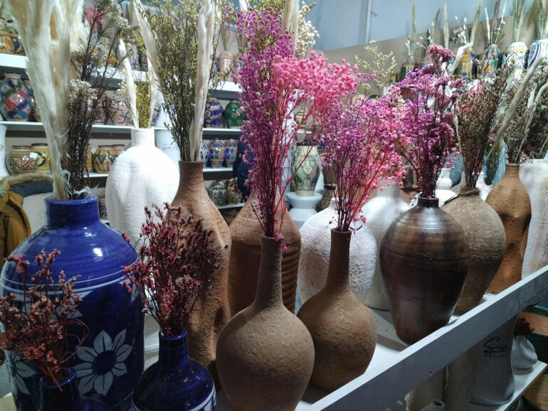 9b9624da 0c17 4ac1 8ab3 c858d698a405 افتتاح معرضي "دار ديكو" و "الزربية والمنتوجات التقليدية" بقصر المعارض بالكرم