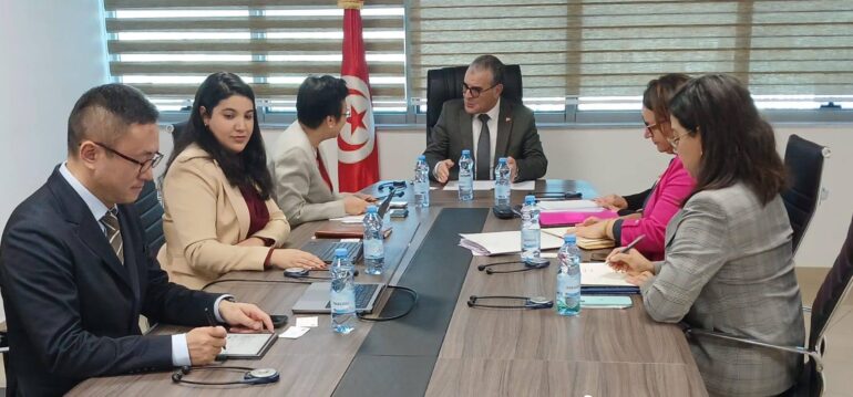 BANK البنك الآسيوي للاستثمار في البنية التحتية يؤكد الاستعداد لدراسة ما تقدمه تونس من مشاريع وتوفير التمويلات اللازمة