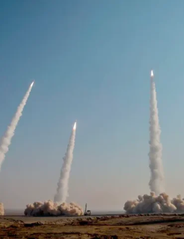 إيران 1 مناورات صاروخية في عدة مدن إيرانية