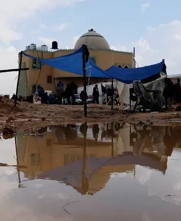 غزة غـ.زة.. وفاة 12 شخصاً وانجراف وغرق 27 ألف خيمة جراء الأمطار والبرد
