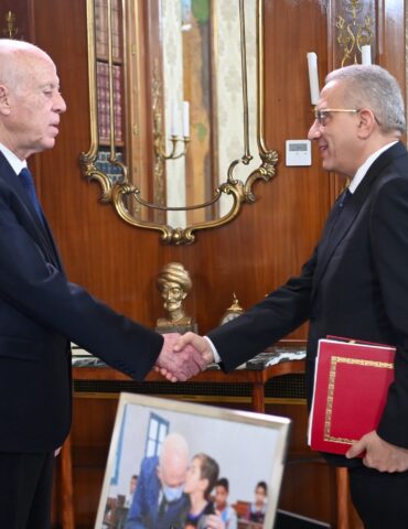 وزير رئيس الدولة: العمل جار حتى يتحصل الأطباء والإطار شبه الطبي والأعوان على حقوقهم كاملة غير منقوصة